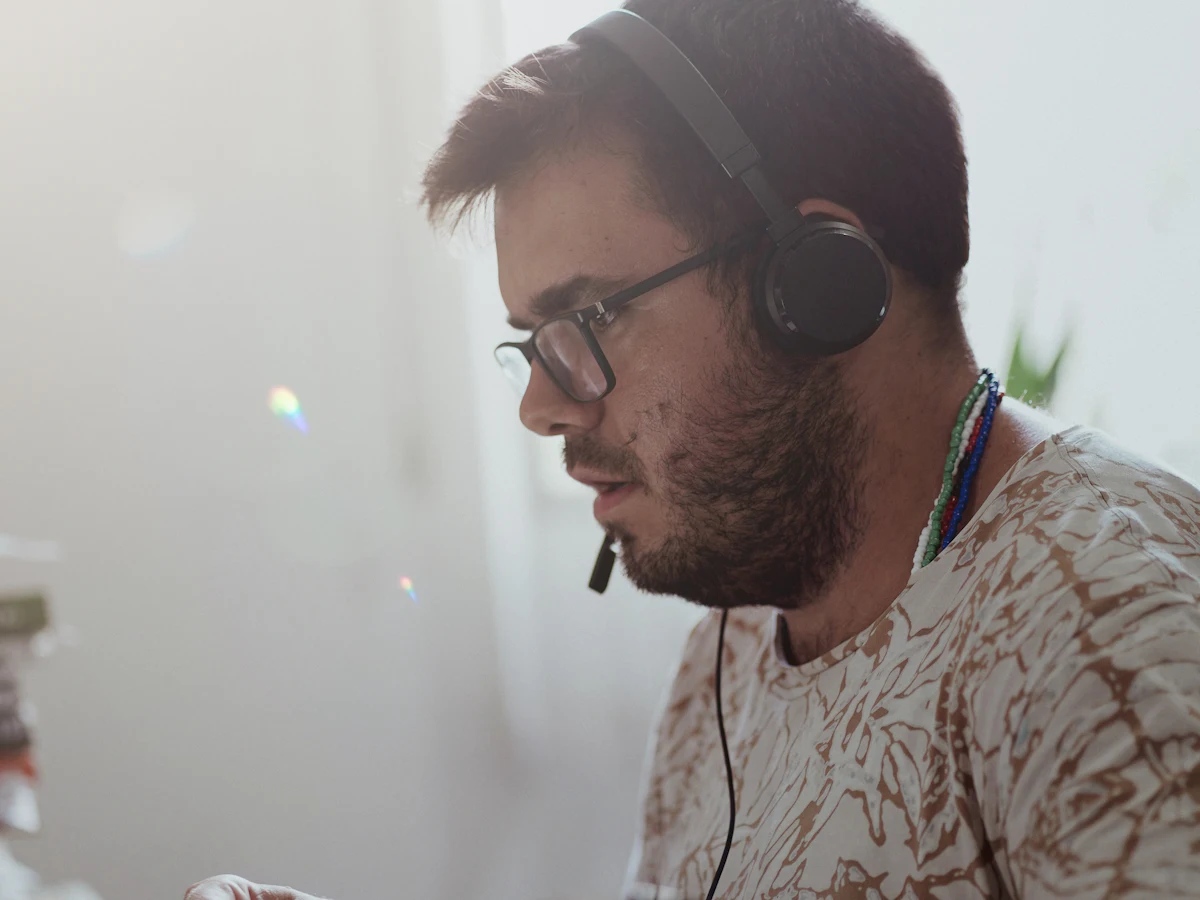 A support agent wearing a headset, working at a screen.